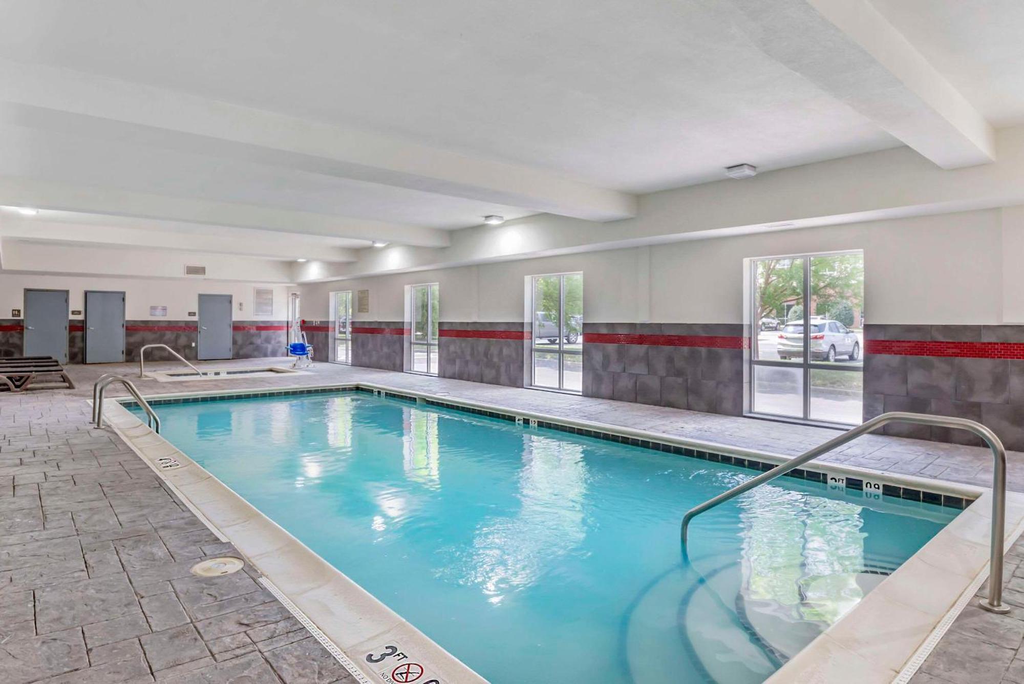 Comfort Suites At Virginia Center Commons Glen Allen Exterior foto